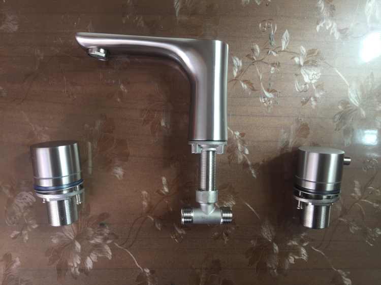 YT-1-0194H4 Split basin faucet.jpg